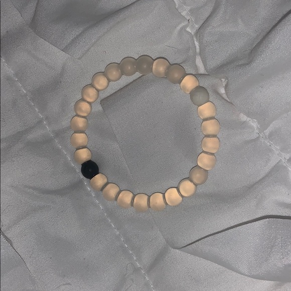 set of 4 Lokai Bracelets (like new, barely worn!) - Picture 4 of 7